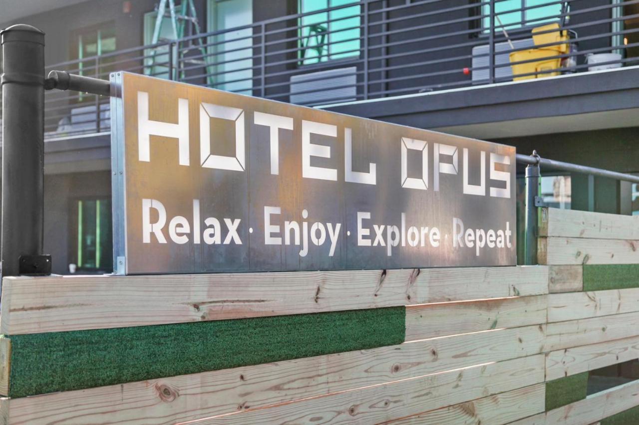 Hotel Opus Bronx Near Bay Plaza Mall นิวยอร์ก ภายนอก รูปภาพ