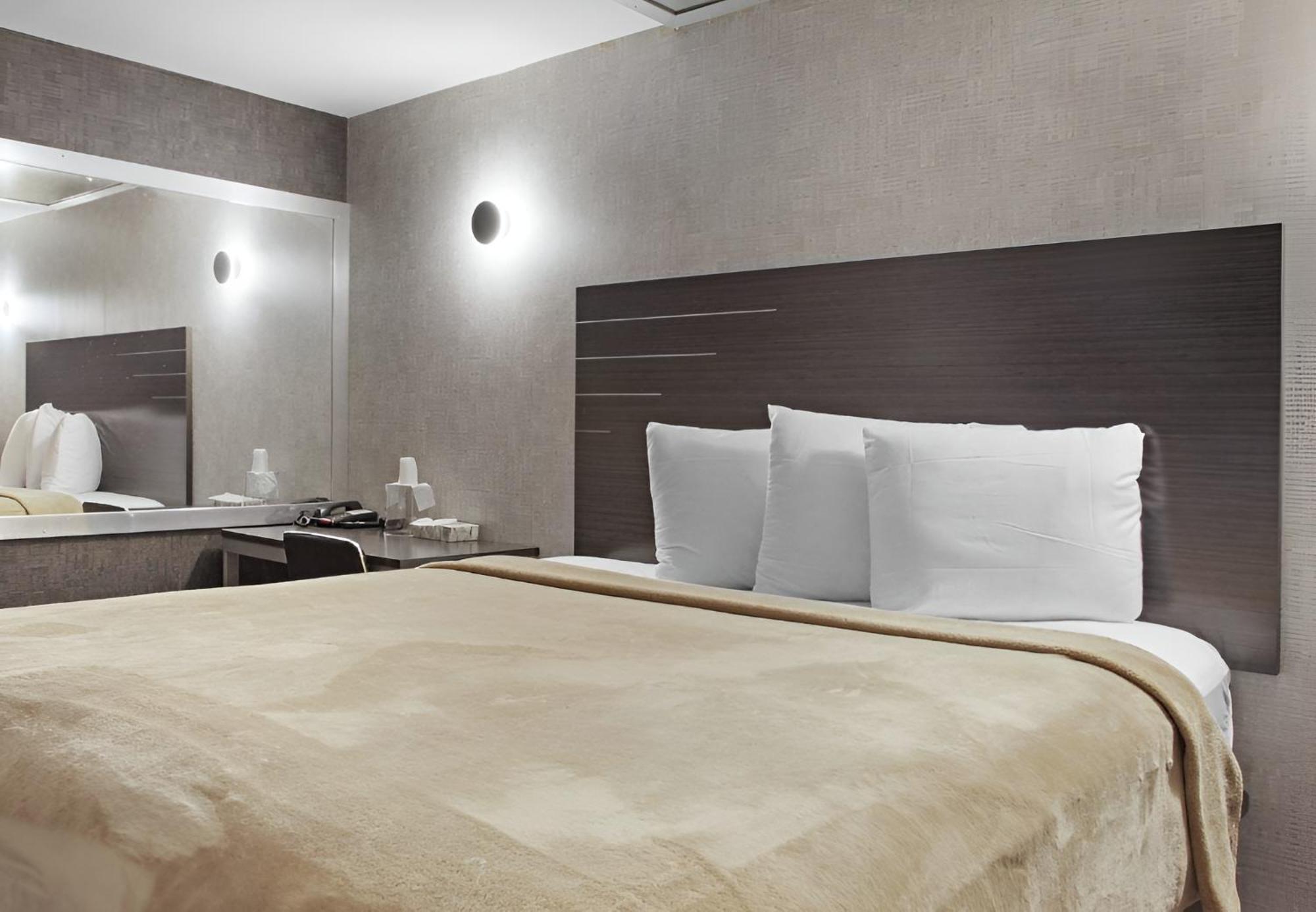 Hotel Opus Bronx Near Bay Plaza Mall นิวยอร์ก ภายนอก รูปภาพ