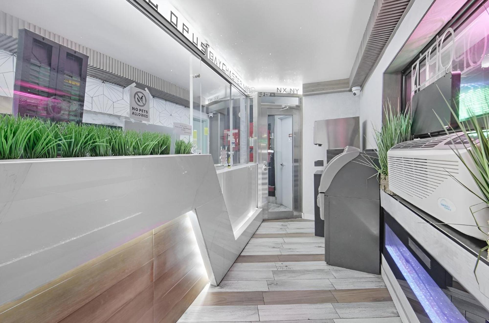 Hotel Opus Bronx Near Bay Plaza Mall นิวยอร์ก ภายนอก รูปภาพ